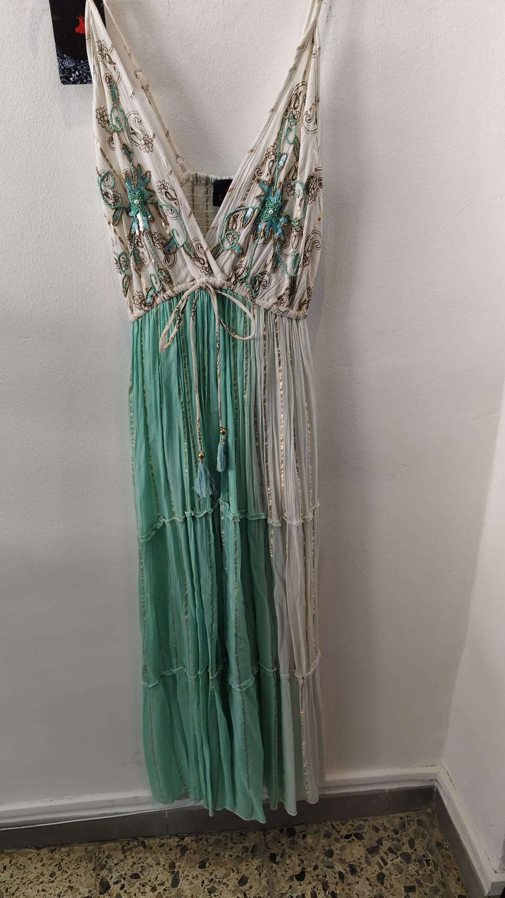 Vestido sin mangas con flores