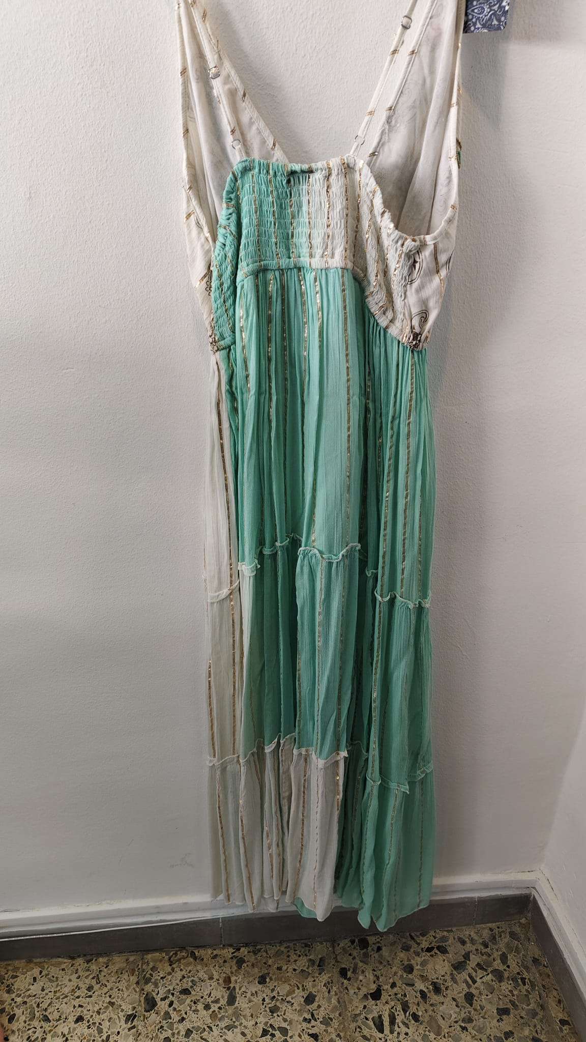 Vestido sin mangas con flores