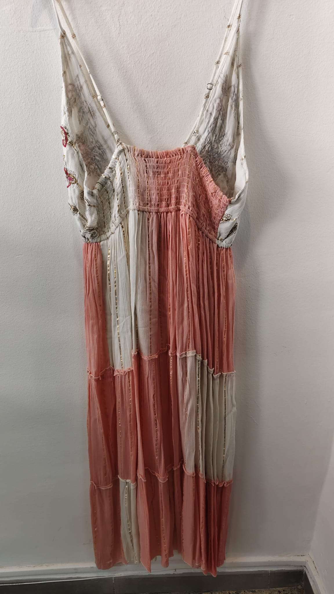 Vestido sin mangas con flores