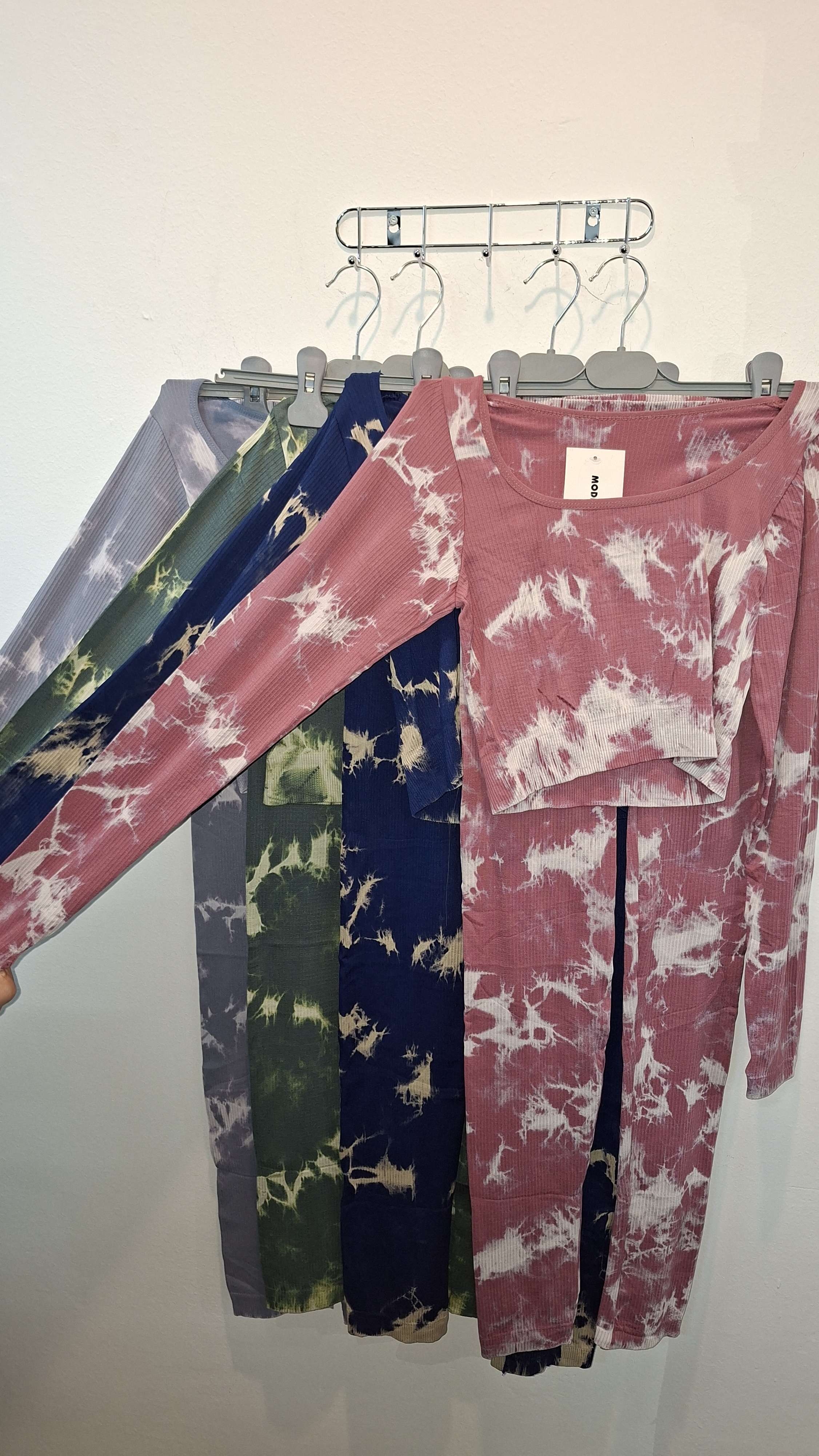 Conjunto tie-dye crop y leggings